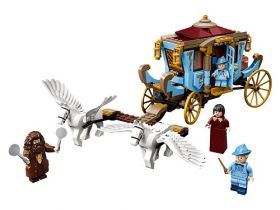 75958 LEGO® HARRY POTTER™ Beauxbatons' Carriage: Arrival at Hogwarts™