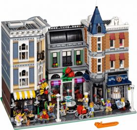 10255 LEGO® EXCLUSIVE Assembly Square